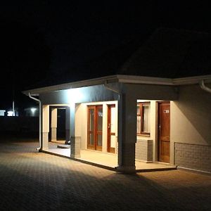 A Pristine Bb Located In The Peaceful Suburb Of Belvedere Harare - 2007 Exterior photo