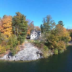 Lakehouse Inn لي Exterior photo