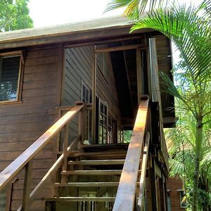 شقة Tropical Treehouse Sandy Bay Exterior photo