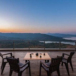 بونة Eyes On The Lake By Stayvista - A Hillside Villa With A Captivating View Of The River Exterior photo