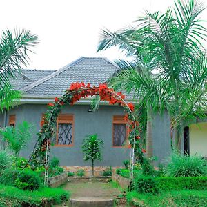 فيلا Heavenly Royalz Farm Fortportal Njara Exterior photo