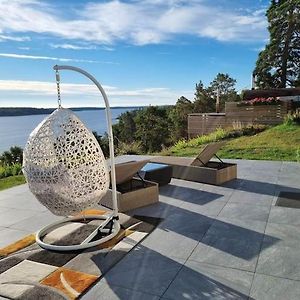 Tyreso Archipelago Villa, Cabin & Sauna Jacuzzi With Sea View, 30 Minutes From Stockholm Exterior photo