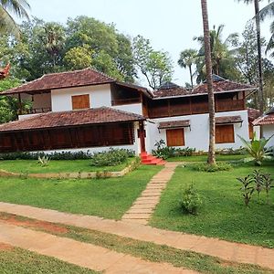 Ottappālam Kalappura Farm House Heritage Exterior photo