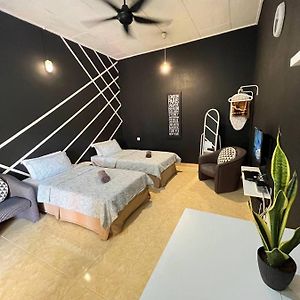 Hipster Room At Kuala Berang -Free Wifi & Netflix For 2 Pax Exterior photo