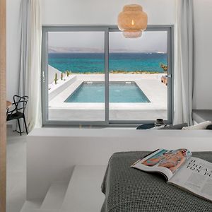 Seanfinity Beachfront Suites ميكري فيغلا Exterior photo