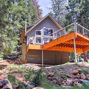 فيلا Rustic Retreat With Deck Steps From Lake Almanor! Exterior photo