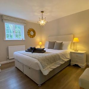 ميلتون كينيز Charming 1 Bedroom Cottage Style Maisonette By Hp Accommodation Exterior photo
