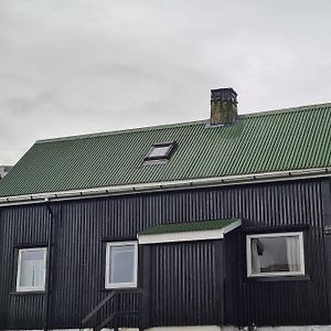 فيلا Hyggeligt Gammelt Hus I Vestmanna Exterior photo