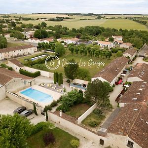 فيلا Domaine Les Granges Saint-Jean-dʼAngély Exterior photo