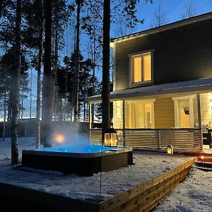 روفانييمي Luxurious Villa Snow With Jacuzzi Exterior photo