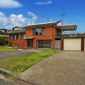 فيلا Cheerful Beach House At Redhead Beach Exterior photo