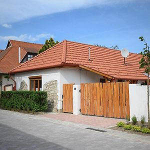 فندق Nana'S Vendeghaz Mád Exterior photo