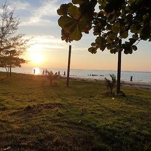 فندق Private Beach House With Sunset View @ Kuala Penyu Sabah Kampong Tidong Exterior photo