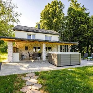 Kelemen Cozy House In Nature With Hot Tub - Happy Rentals Exterior photo