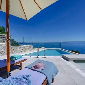 Sea & Cliff Luxury Suites بينيتسيس Exterior photo