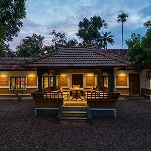 Alappuzha The Backwater Heritage- Comp Breakfast With River View & Lawn By Stayvista Exterior photo