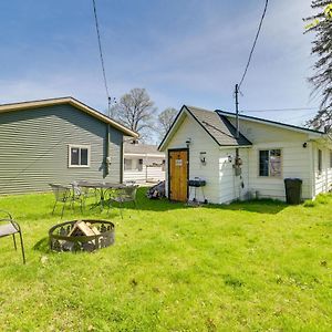 Houghton Lake Cottage - Central Location! Exterior photo