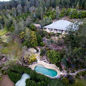 ولومبي Capers Cottage And Barn Accommodation Exterior photo