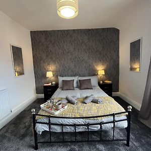 شقة Modernised Central Wigan Townhouse Sleeps Up To 6 Exterior photo