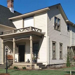 فندق Historical John Rast House Circa 1875 روزيبيورغ Exterior photo