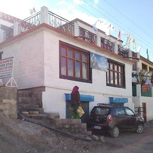 Dankhar Gompa Nom Deshek Homestay, Kibber, Spiti Exterior photo
