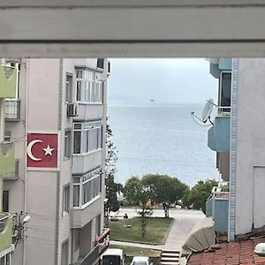 شقة Cadde Ustu, Deniz Manzarali Ferah Bir Daire غِمليك Exterior photo