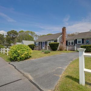 فيلا Cape Cod Escape With Yard, 1 Mi To Beach West Dennis Exterior photo