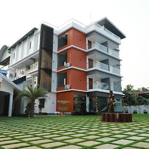 فندق Achoos Residency ثيروفالّا Exterior photo