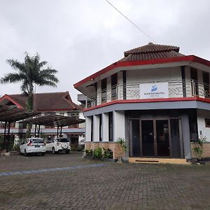 Sinergi Hotel Tretes باسوروان Exterior photo