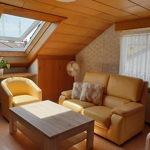 Sonnige Ruhige Dachzimmer Inkl Wifi Plus Kaffee Mit Wg Dusche Und Neuer Kuche لاروش Exterior photo