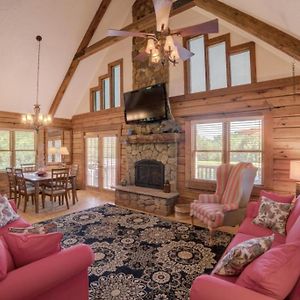 فيلا Equestrian Log Cabin, Pet Friendly! Mill Spring Exterior photo