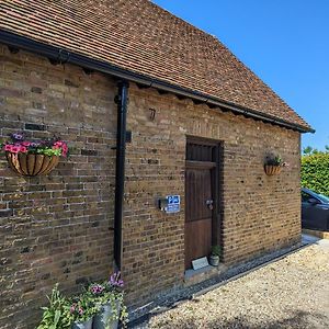 فيلا Myrtle Stables - Converted, Self-Contained, Countryside Hernhill Exterior photo