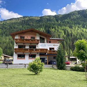 مبيت وإفطار لانغنفلد Haus Alpina & Landhaus Schoepf Exterior photo