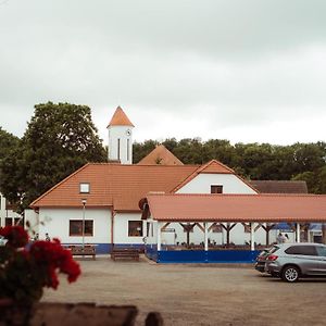 فندق Cechuv Dvur Louka  Exterior photo