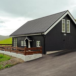 فيلا Sandavágurفي Luxurious Farm House - A Snaetu - Unique Exterior photo