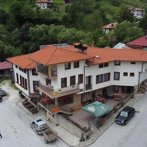 فندق Къща За Гости Камината ترايغراد Exterior photo