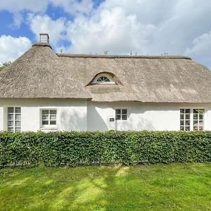 Lehe  Charming Thatched House In Lehe Exterior photo
