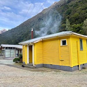 شقة Basic, Super 'Cosy' Cabin In The Middle Of National Park And Mountains Otira Exterior photo