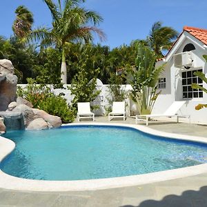 يلمستاد Luxury Villa With Private Pool Near Mambo And Cabana Beach Exterior photo