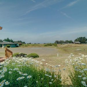 Inviting Manchester Home With Hot Tub Near Beach! Exterior photo