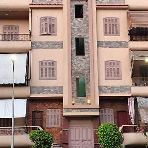 شقة Izbat Al Burj  في Chara ٨٩ Vila ٢٤ Exterior photo