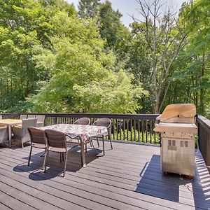 Mahopac Lakefront New York Abode With Deck, Grill And Fire Pit Exterior photo