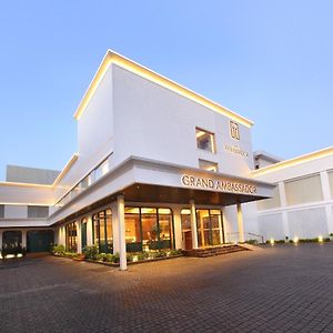 The Grand Ambassador Hotel كوتايم Exterior photo