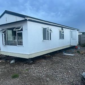 Hascombe Mobile Home For Rent Exterior photo
