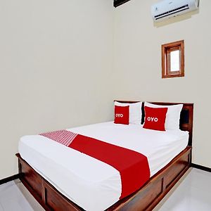 بانيووانجى Oyo 92367 Garuda Homestay Syariah Exterior photo