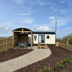 Ballynameen Redfox Shepherds Hut And Private Hot Tub Exterior photo