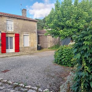 شقة Gite Chez Lea Saint-Seurin-de-Cadourne Exterior photo