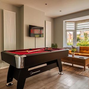 Luxury Affordable Business Stay With Pool Table انفيلد Exterior photo