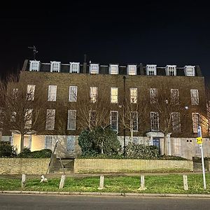 Calverley House Apartments بيشوبْسْ ستورتفورد Exterior photo