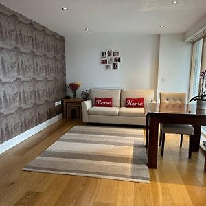 شقة Bright And Spacious Flat In Wimbledon, لندن Exterior photo